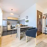 Apartament Z Balkonem I Bezplatnym Parkingiem